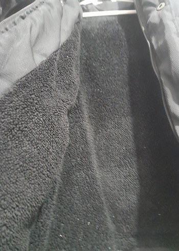 Erkek Çocuk Siyah Kürklü Mont - Görsel 3