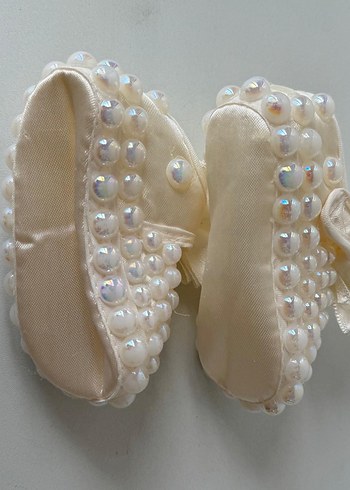 İnci İşlemeli Fiyonk Detaylı Beyaz Kız Bebek Özel Ayakkabı - Görsel 3