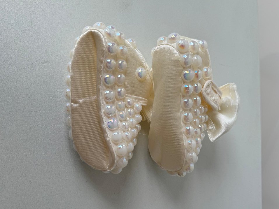 İnci İşlemeli Fiyonk Detaylı Beyaz Kız Bebek Özel Ayakkabı - Görsel 3