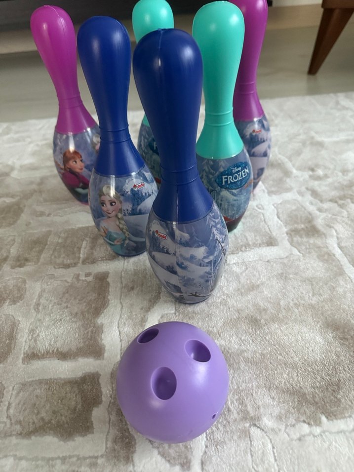 Frozen Temalı Renkli Bowling Seti - Görsel 3