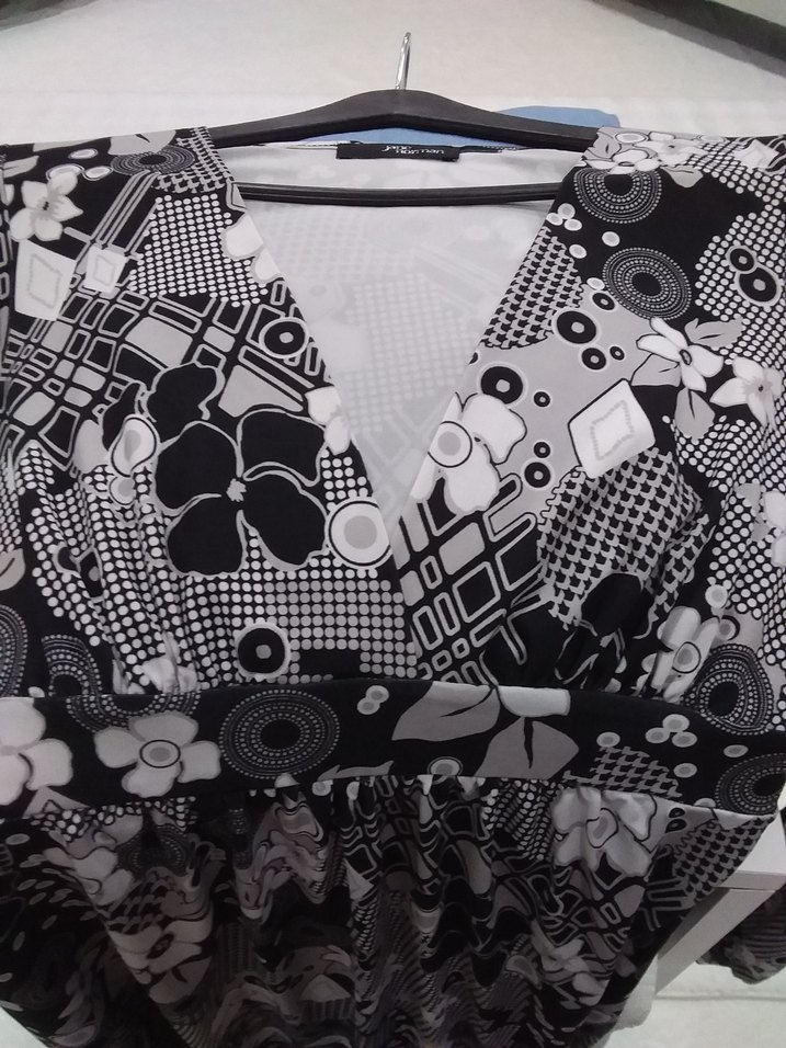 Gri V Yaka Uzun Kollu Midi Elbise - Görsel 5