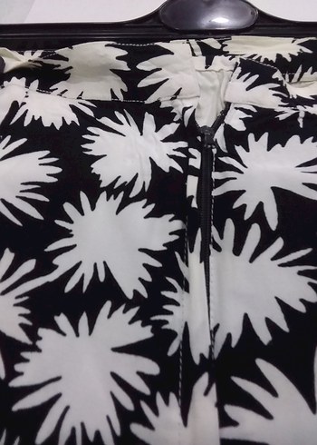 Piliseli Siyah Beyaz Midi Etek - Görsel 4