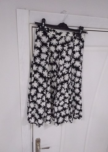 Piliseli Siyah Beyaz Midi Etek - Görsel 6