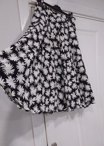 Piliseli Siyah Beyaz Midi Etek - Görsel 7