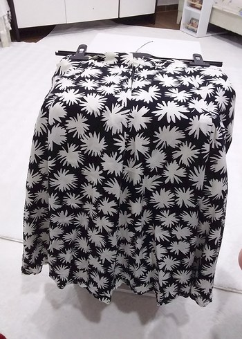 Piliseli Siyah Beyaz Midi Etek - Görsel 5