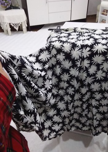 Piliseli Siyah Beyaz Midi Etek - Görsel 8