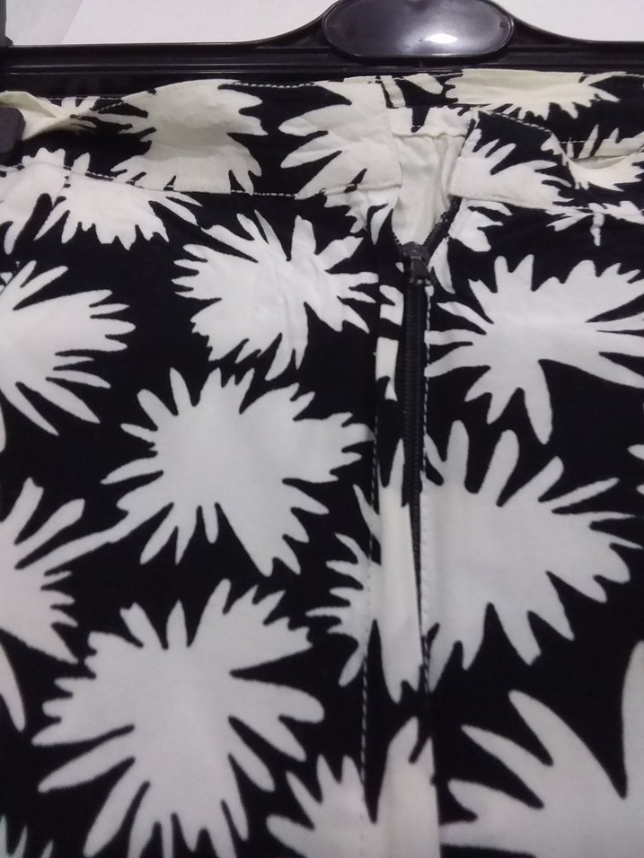 Piliseli Siyah Beyaz Midi Etek - Görsel 4