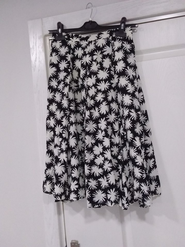 Piliseli Siyah Beyaz Midi Etek - Görsel 3