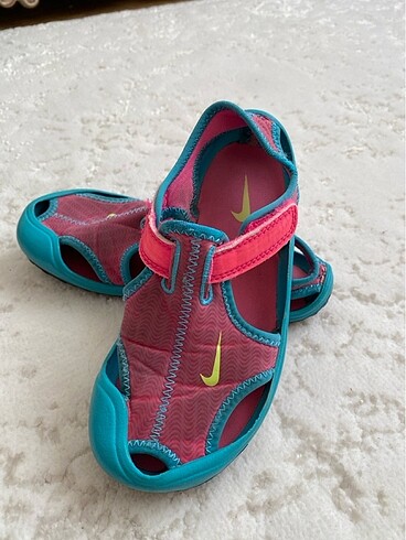 Nike çocuk deniz terliği