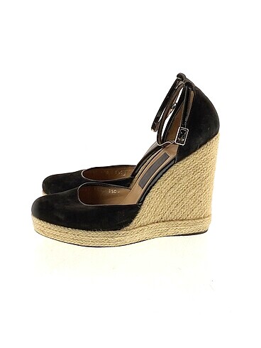 Salvatore Ferragamo Dolgu Topuk %70 İndirimli.