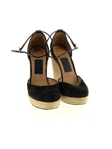 Salvatore Ferragamo Salvatore Ferragamo Dolgu Topuk %70 İndirimli.