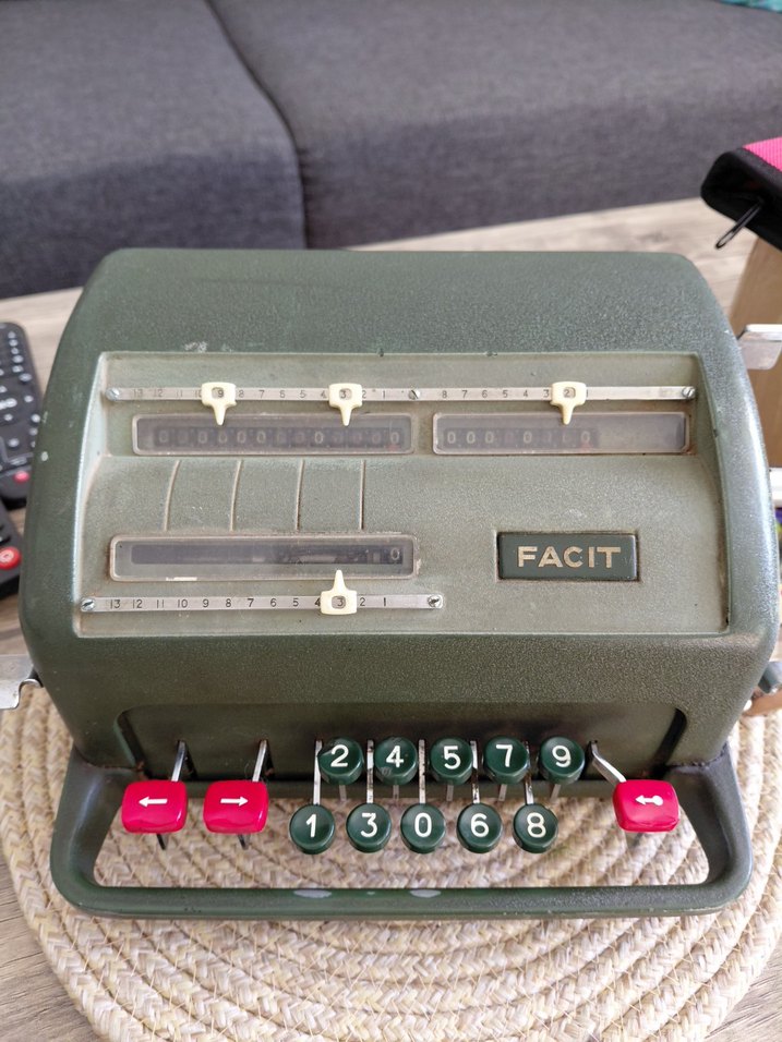 FACIT haki Mekanik antika hesap makinesi - Görsel 2