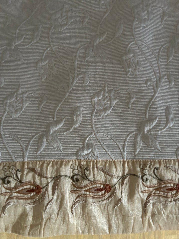 İşlemeli Beyaz Parlak Yatak Örtüsü ve Çarşaf - Görsel 2