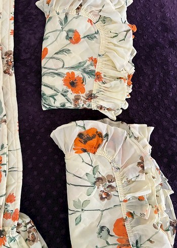 Çiçek Desenli Fırfırlı yatak örtüsü ve yastık kılıfları - Görsel 4