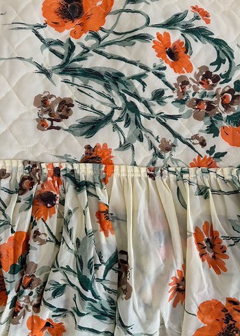 Çiçek Desenli Fırfırlı yatak örtüsü ve yastık kılıfları - Görsel 3