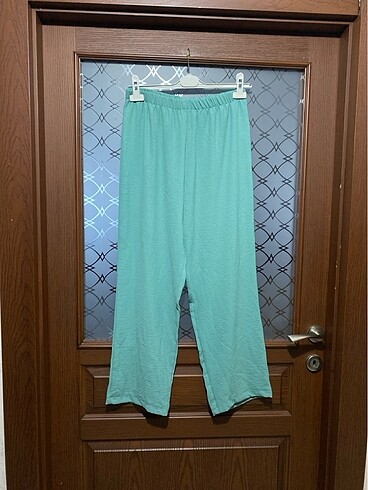 Yeni etiketli ayrobin pantolon