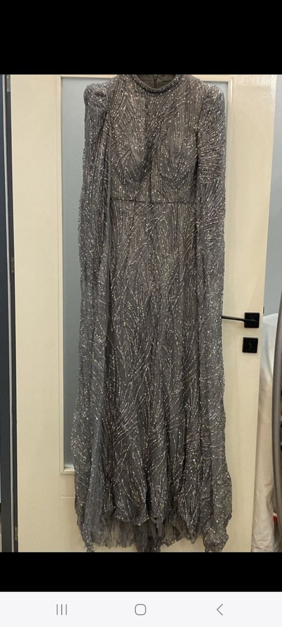 Gri İşlemeli Uzun Kollu Abiye Elbise - Görsel 3