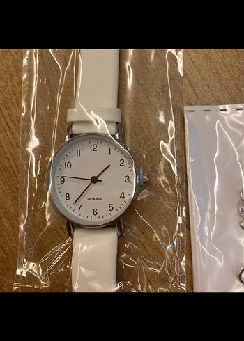 Beyaz Minimalist Kadın Kol Saati ve bileklik