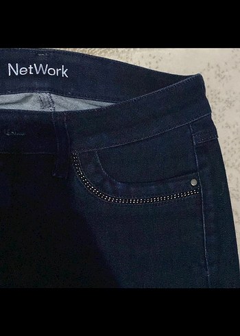 Zincir Detaylı Lacivert Kadın Kot Pantolon - Görsel 7