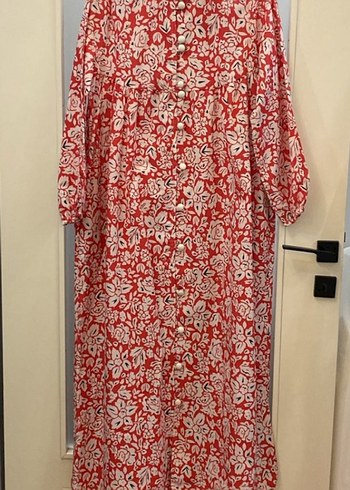 Düğmeli Kırmızı Desenli Uzun Kadın Elbise - Görsel 3