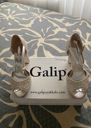 Bej Parlak Nakışlı Yüksek Topuklu Kadın Ayakkabı - Görsel 3