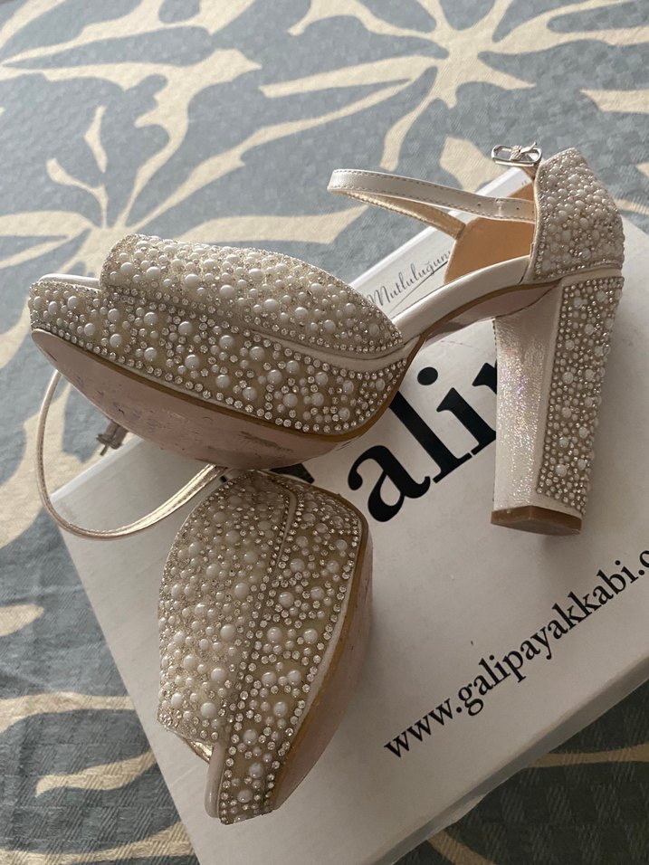 Bej Parlak Nakışlı Yüksek Topuklu Kadın Ayakkabı - Görsel 2