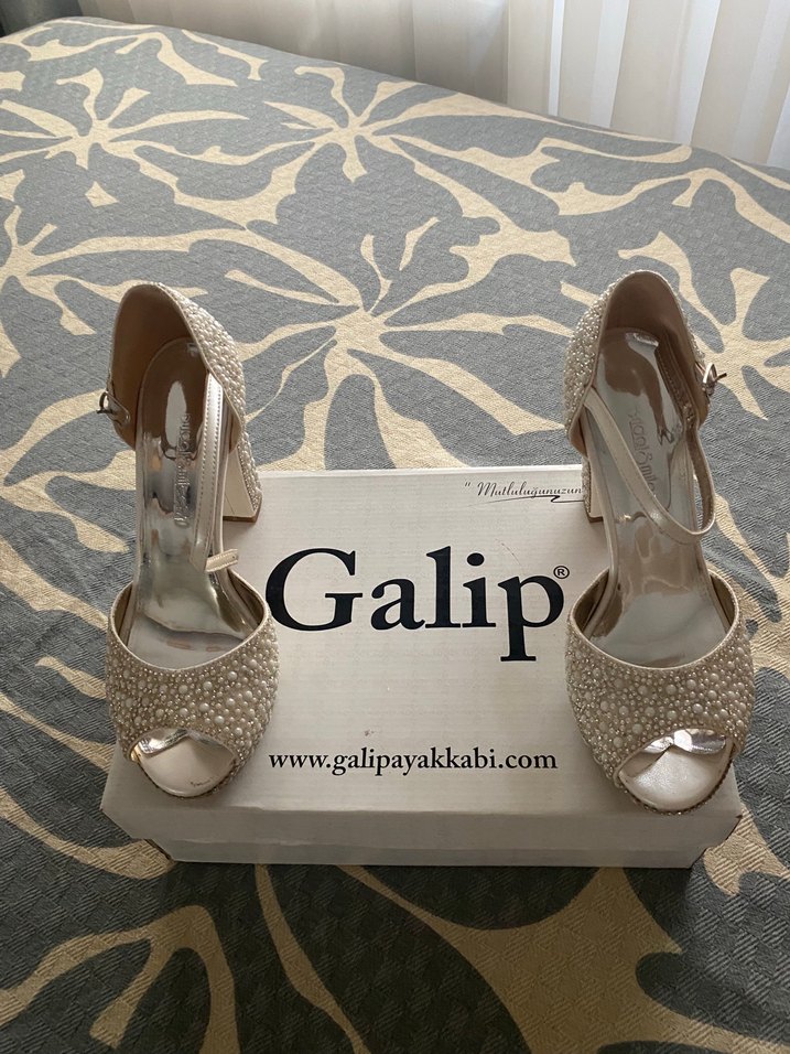 Bej Parlak Nakışlı Yüksek Topuklu Kadın Ayakkabı - Görsel 3