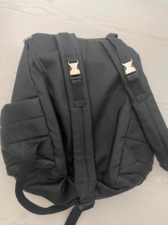 Siyah Fermuarlı Kadın Sırt Çantası - Görsel 2