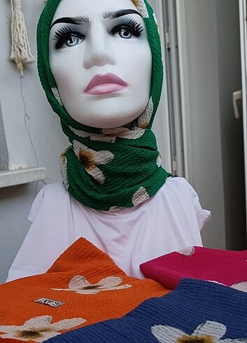 Yeşil renkli Lotus çiçeği Desenli miocaz eşarplarimız