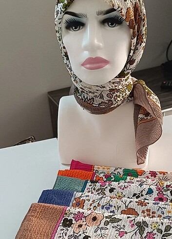 Çiçekli miocaz eşarp 