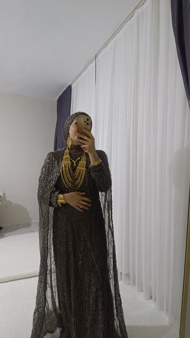 Uzun Kollu Altın Renkli Yılan Desenli Kadın Elbise - Görsel 2