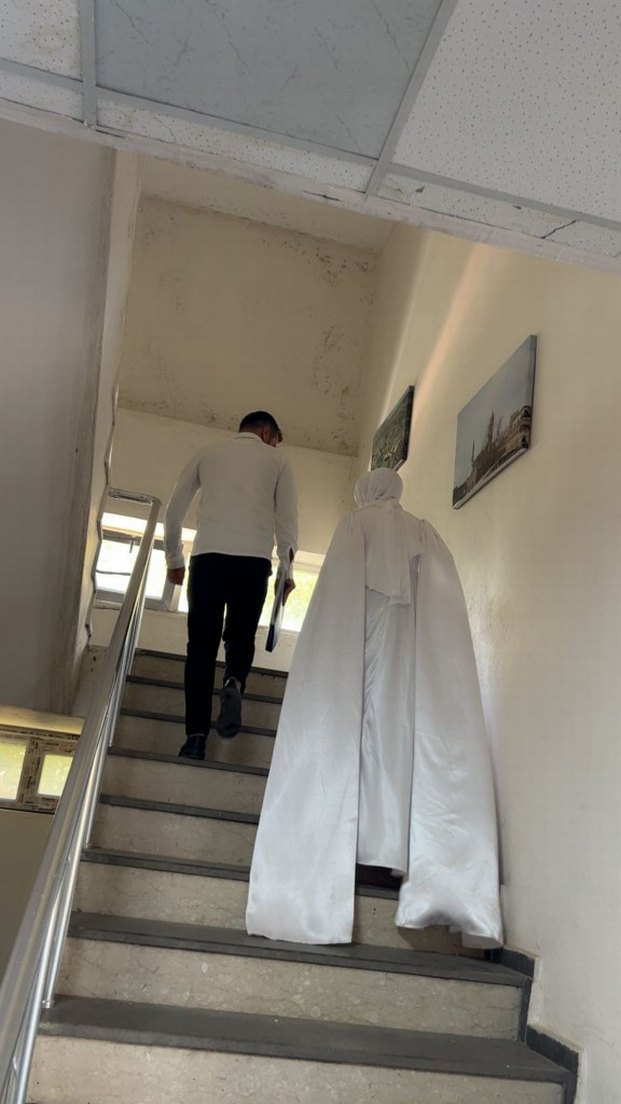 Beyaz Uzun Drapeli Tesettür Gelinlik
Nikah elbisesi 
imza günü - Görsel 5