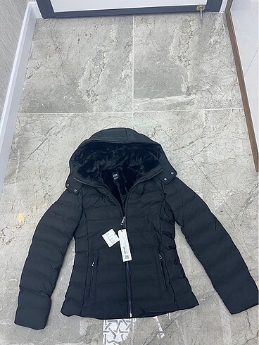 Zara mont