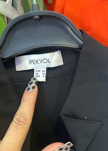 Siyah Saten Volanlı Hamile Bluzu - Görsel 3