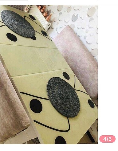 2 li koltuk ve 4 sandalye..büyüyüp küçülebilen mutfak masası