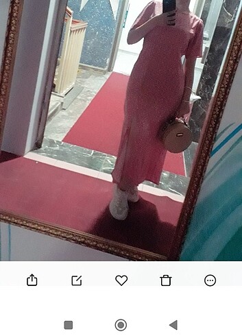 Pembe çiçekli uzun elbise