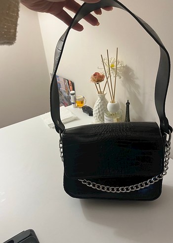 Zincir Detaylı Siyah Deri Yılan Baskılı Çanta - Görsel 2