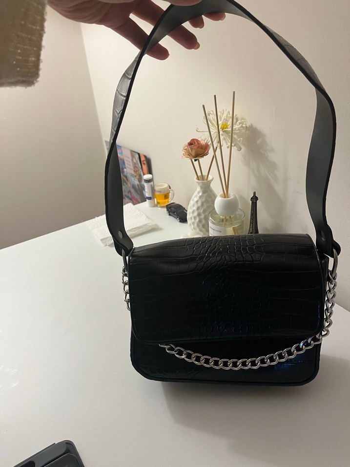 Zincir Detaylı Siyah Deri Yılan Baskılı Çanta - Görsel 2