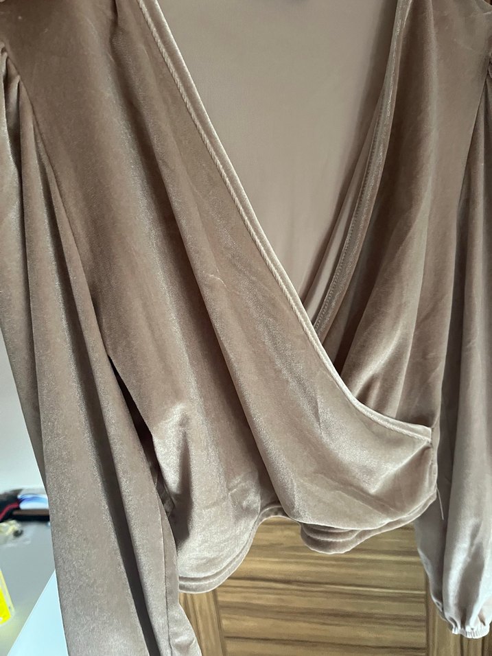 Bej V Yakalı Uzun Kollu Kadın Bluz - Görsel 2