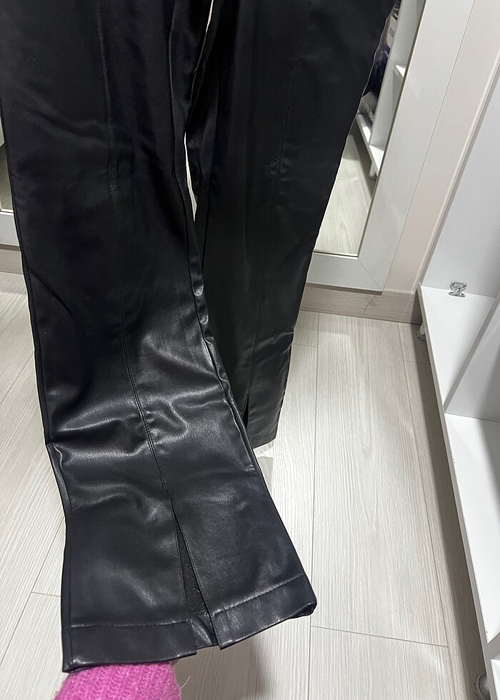 Yırtmaçlı deri pantolon - Görsel 3