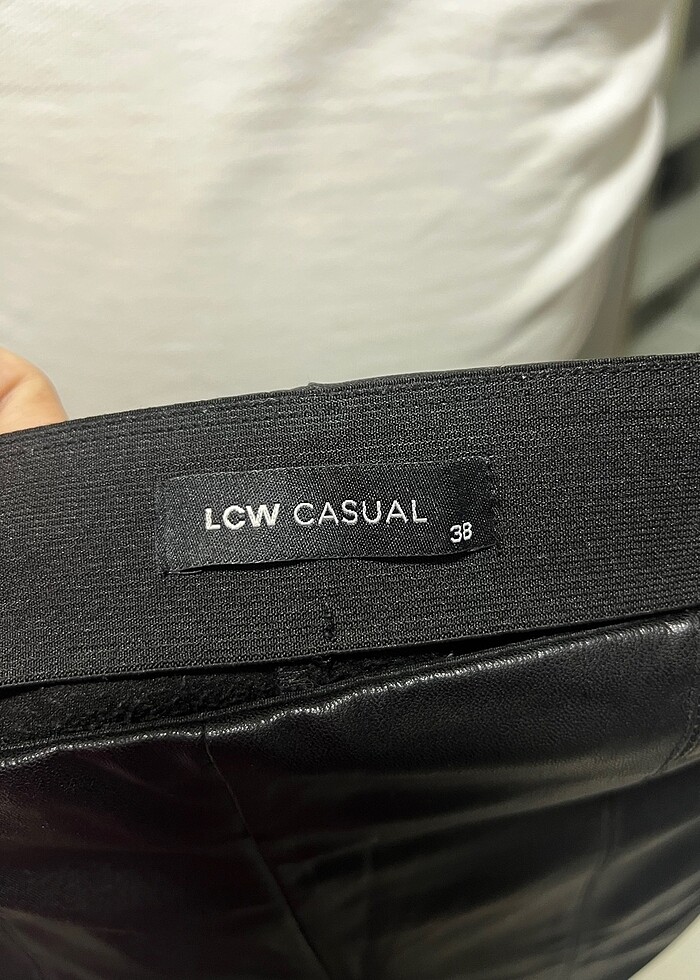 Yırtmaçlı deri pantolon - Görsel 4