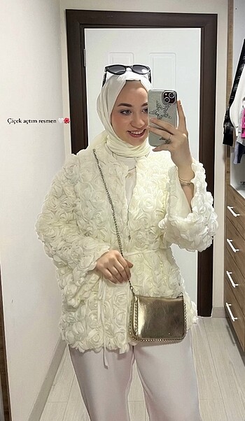 Beyaz güllü ceket - Görsel 3