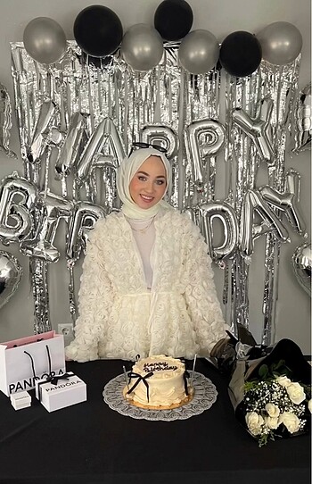 Beyaz güllü ceket - Görsel 2