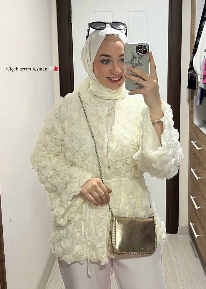 Beyaz güllü ceket - Görsel 3