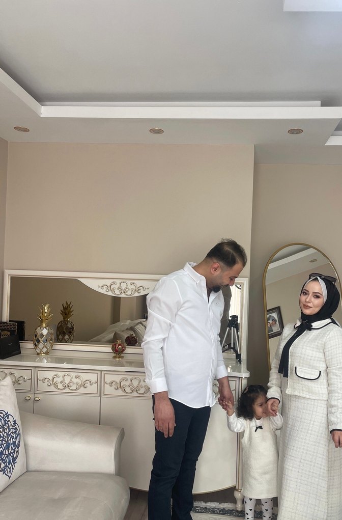 Beyaz etekli takım - Görsel 2