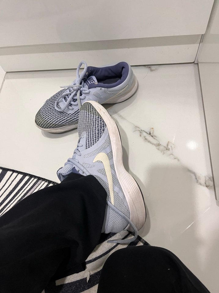 Nike koşu ayakkabısı - Görsel 2