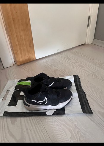 Nike Team Hustle D 11 Siyah  Spor Ayakkabı - Görsel 2