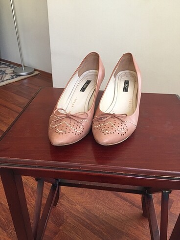 İnci stiletto