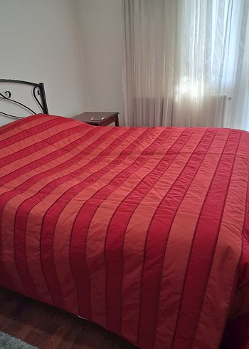 Özel diktirilmiş, Kırmızı Çizgili Saten,Astarlı Yatak Örtüsü - Görsel 2