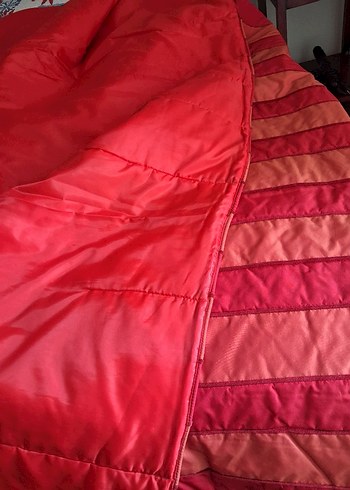 Özel diktirilmiş, Kırmızı Çizgili Saten,Astarlı Yatak Örtüsü - Görsel 4